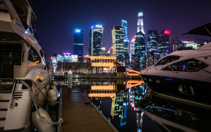 Explore Iconic Landmarks with a Luxury Yacht Charter in Dubai